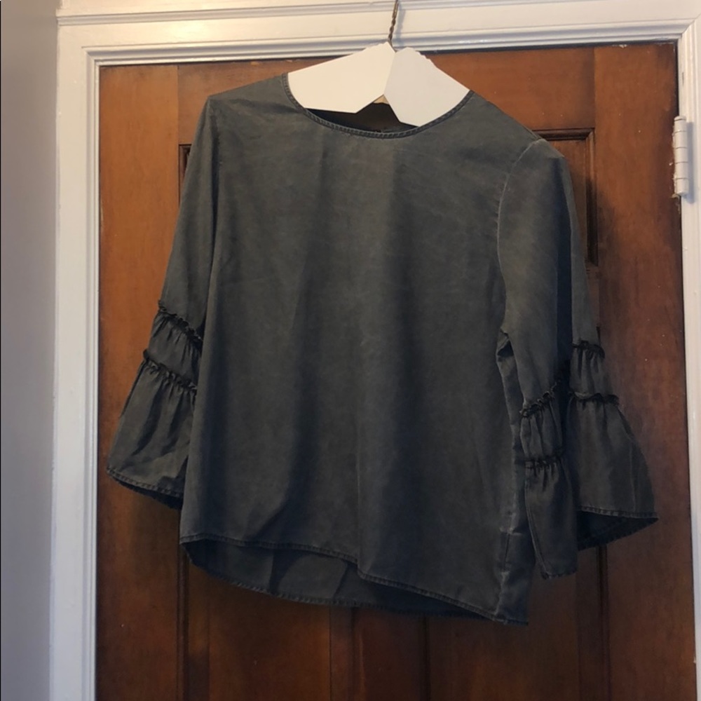 Express-Grey Blouse w/ Detailed Sleeves-Size Large